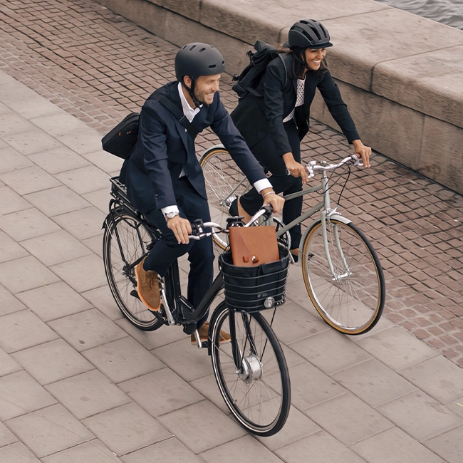 Ein Gangwechsel: UBP-Mitarbeiter schwingen sich aufs Fahrrad